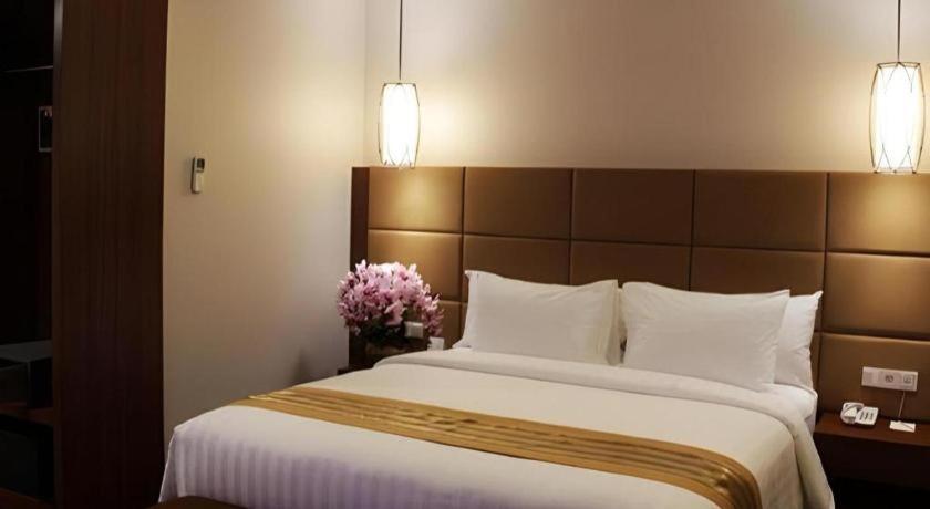 Atrium Premiere Cilacap Ngoại thất bức ảnh